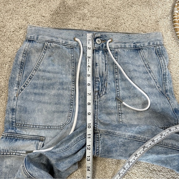 American Eagle Women’s Super High Waisted Cargo Denim Jogger Jeans in Ice Blue 4 - Picture 13 of 16